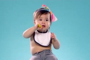 Bébé teste pour la première fois… le citron !