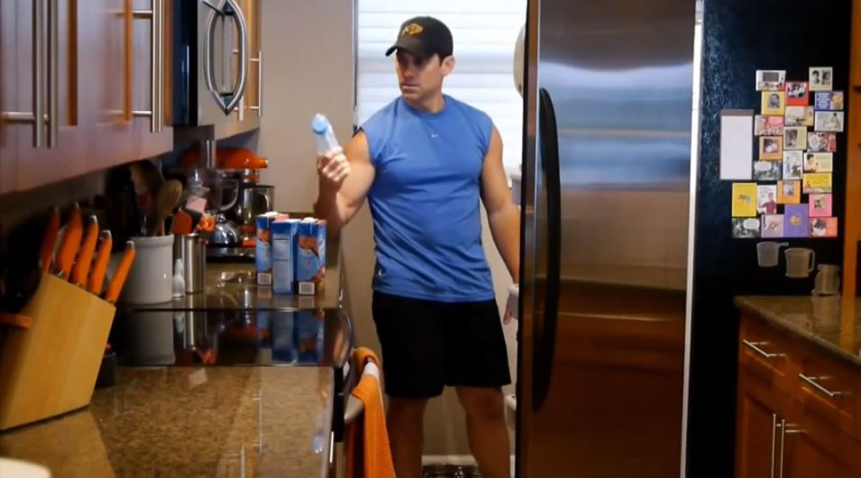 Elle annonce sa grossesse à l’aide du frigo