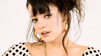 Après sa deuxième fausse couche, Lily Allen sourit à nouveau !
