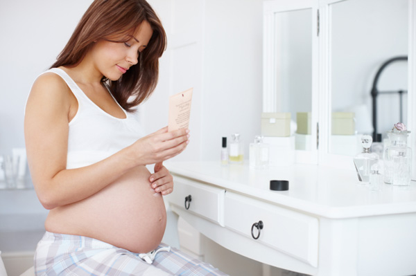 Problèmes de peau pendant la grossesse : quelles solutions ?