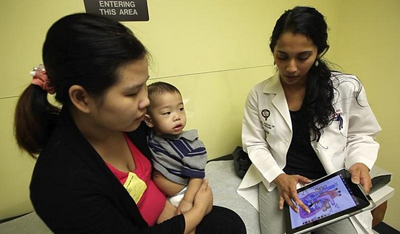 Ce nouveau-né refuse de quitter sa maman