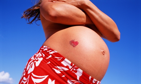 Tatouage et piercing pendant la grossesse