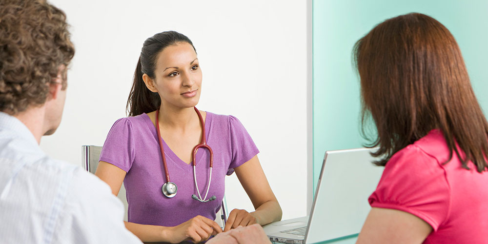 Bébé n’arrive pas : quand faut-il consulter ?