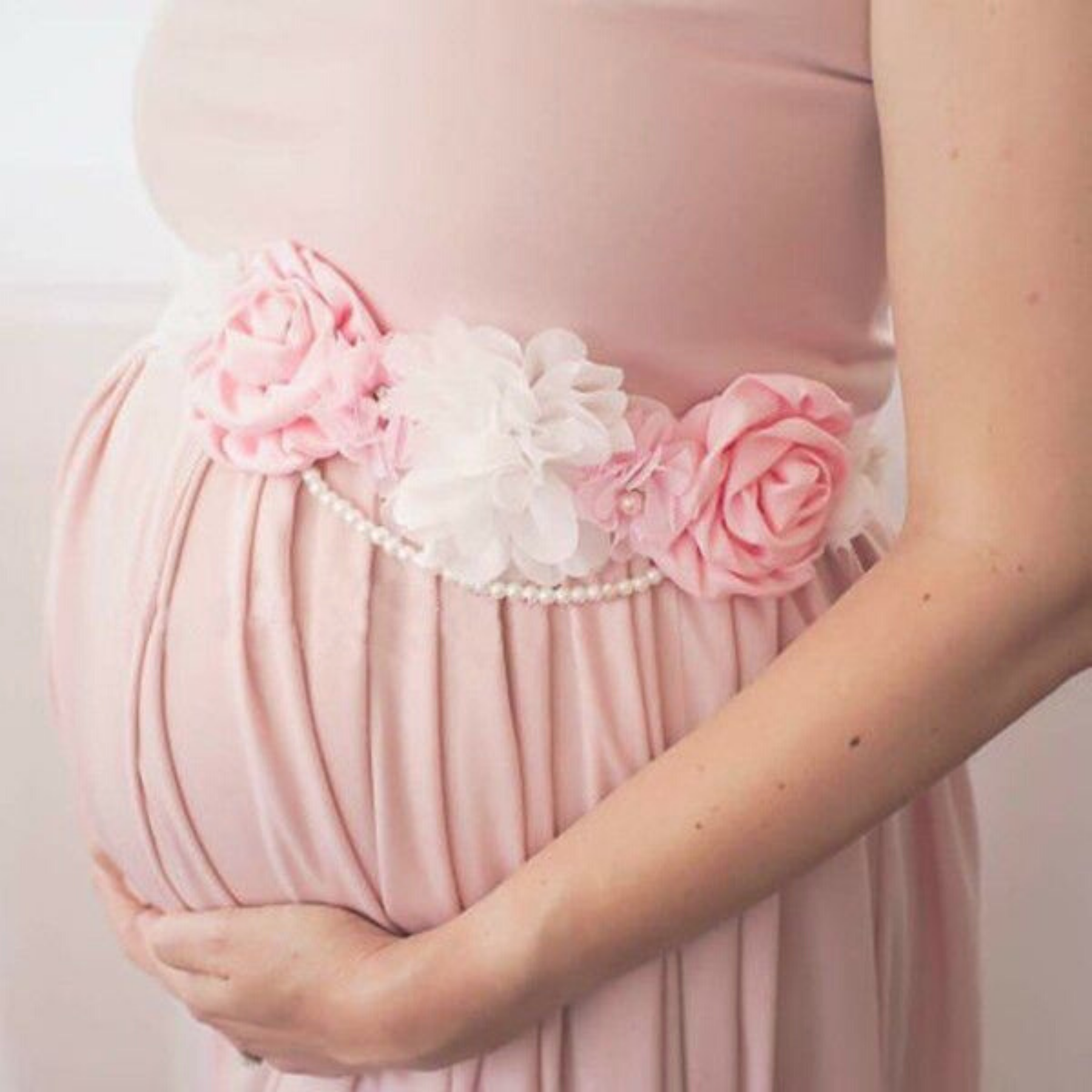 DIY : la ceinture de maternité “flower power” indispensable pour sublimer un baby bump