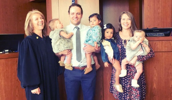 Comment ce couple a pu adopter quatre petites filles en seulement 24 heures ?