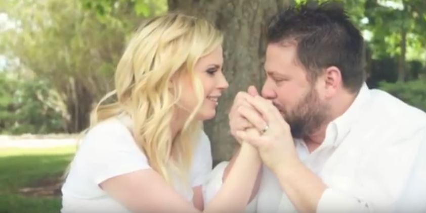 Après avoir lutté 8 ans contre l’infertilité, ce couple s’apprête à vivre un incroyable événement !