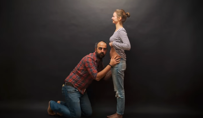 Timelapse : quand un couple s’éclate à filmer une jolie grossesse en version accélérée