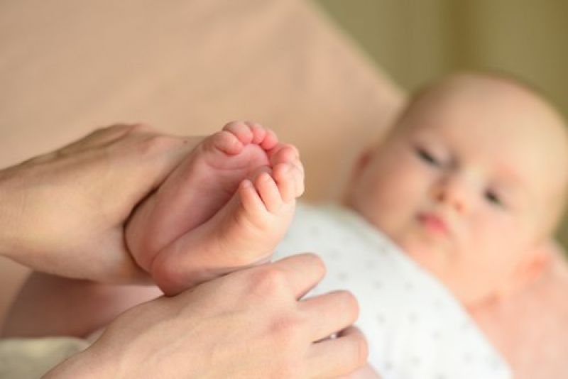 Bébé est constipé : 3 réflexes à acquérir pour le soulager