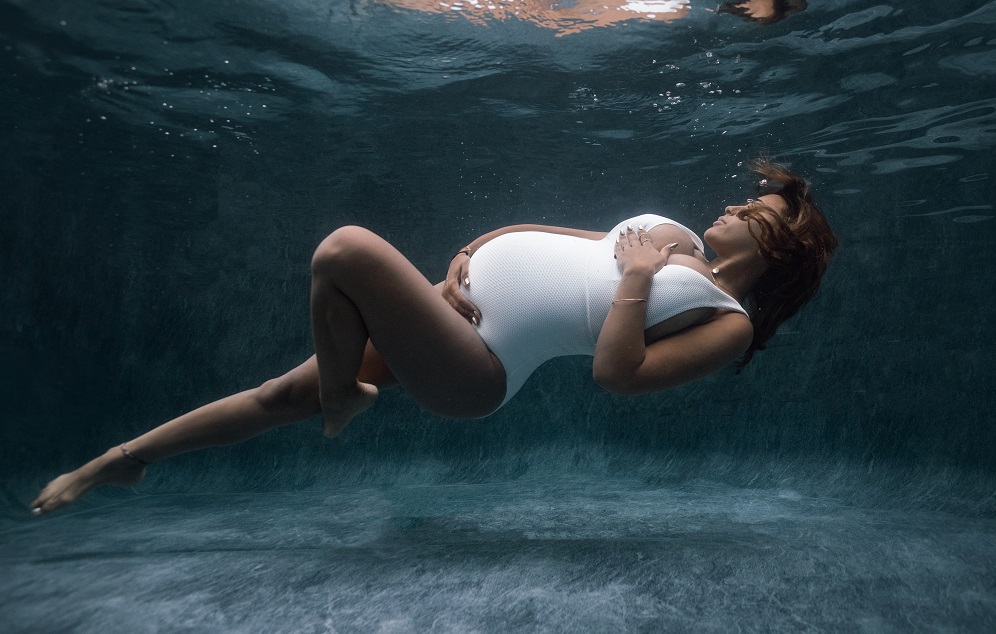 Léa Djadja : deuxième grossesse, accouchement, conseils de maman, l’épouse de Black M se confie sans filtre