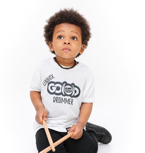 Vidéo : Vous allez être époustouflé par le talent de batteur de cet enfant de deux ans !