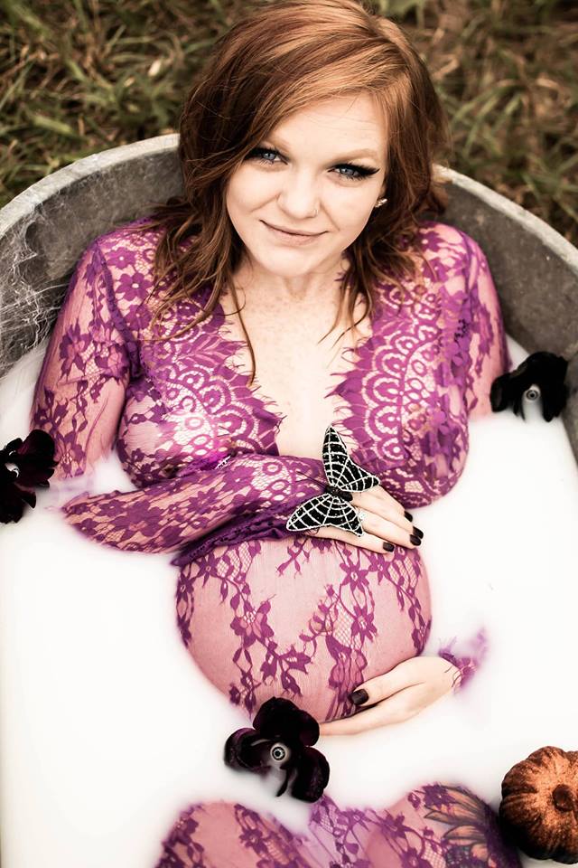 Shooting de grossesse halloweenesque : 3 photos qui vont vous bluffer 