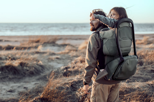 On a testé pour vous : le porte-bébé de randonnée Sapling de Thule