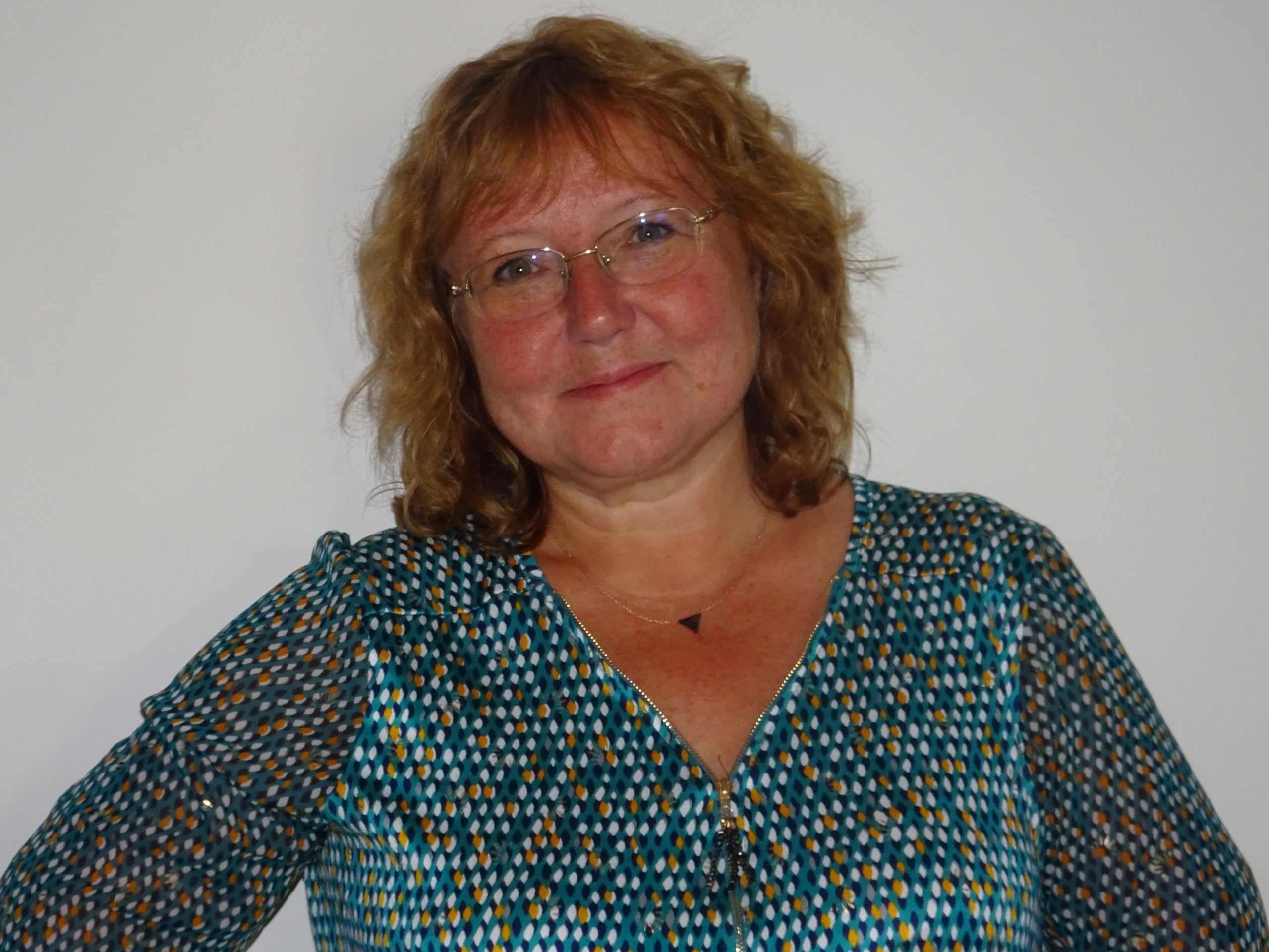 “La maladie de Crohn, ma grossesse et moi” : le témoignage poignant de l’écrivaine Corinne Godefroy